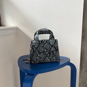 Stylish Snake Print Handbag - Black and Blue